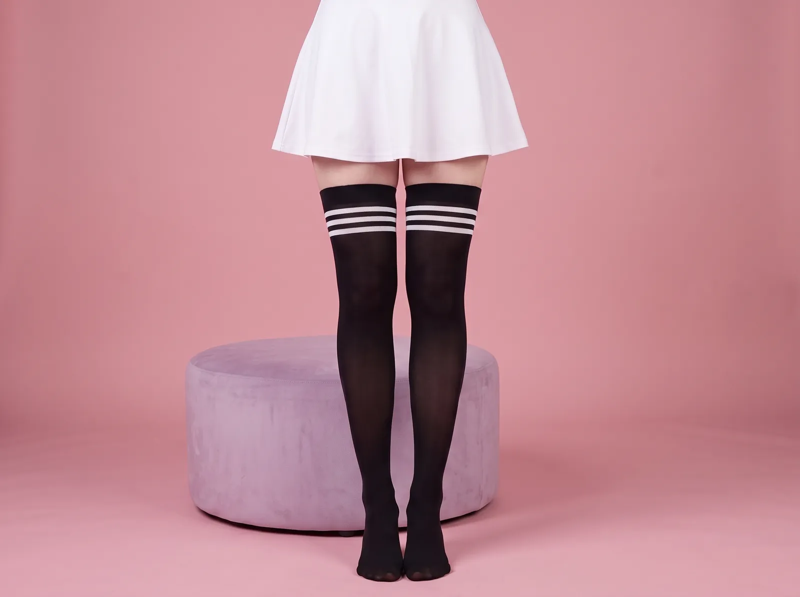Comment porter des chaussettes hautes : tenues avec jupe, robe de soubrette et short